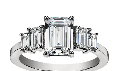 Eljegyzési gyűrű emerald gyémánttal